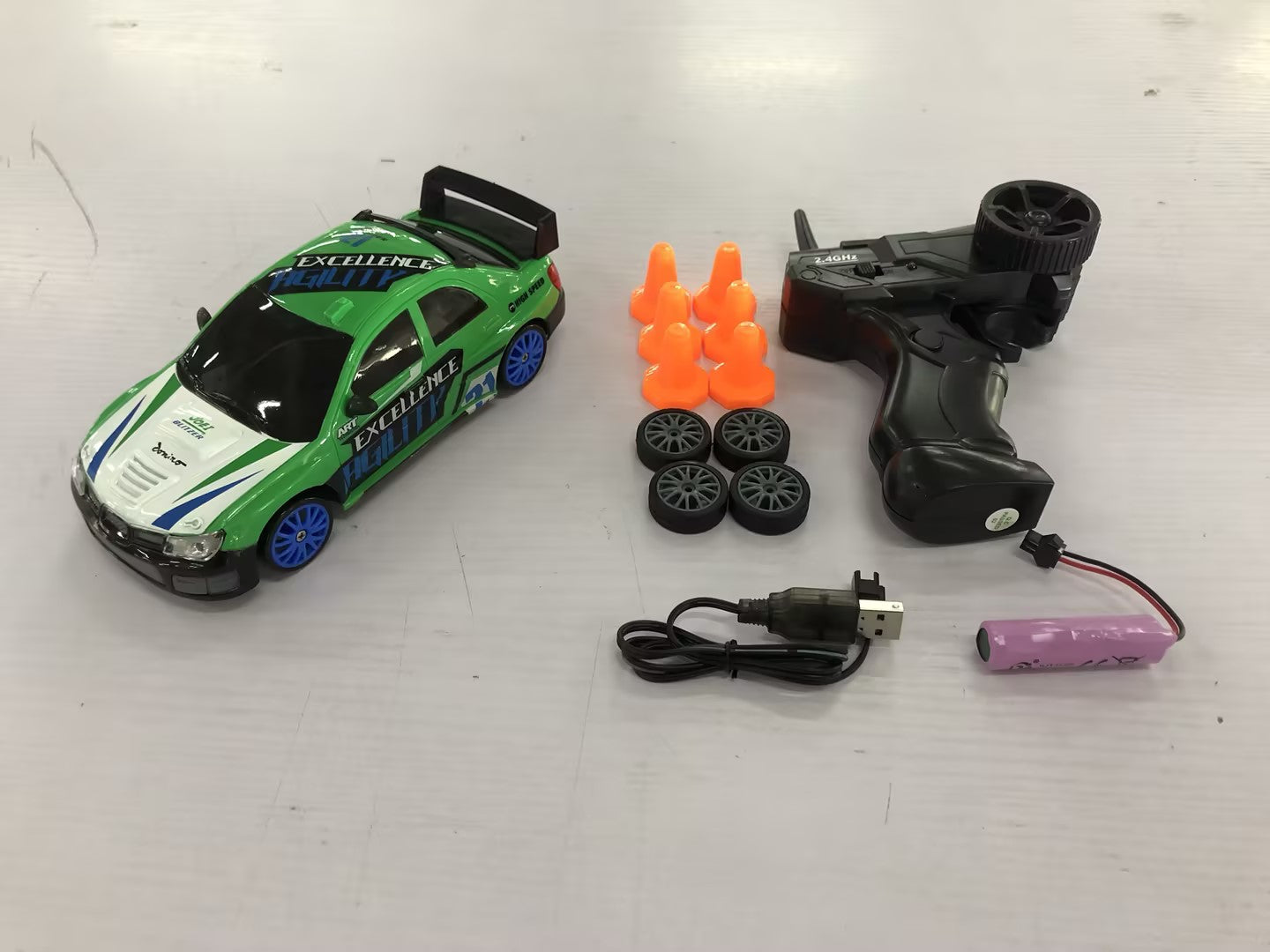 Experience Thrilling High-Speed Drifting with the 2.4G 4WD RC Drift Car - Perfect Gift for Kids!